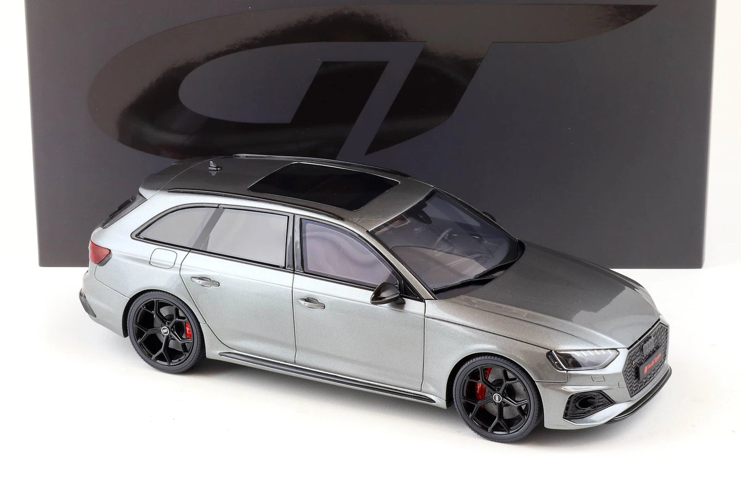 Audi RS4 Avant Competition 1:18 (2023)